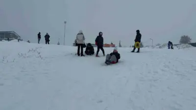 Uludağ’da mart ayının son günlerinde kar yağışının etkili olması, günübirlikçilerin