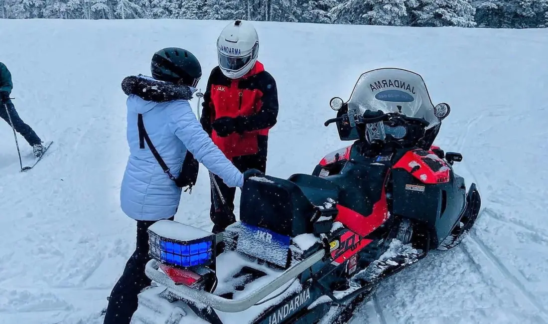 Bursa’nın Uludağ ilçesinde etkili olan sis ve kar yağışı nedeniyle