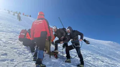 Uludağ’da tırmanış için küçük zirve bölgesine giden ve düşerek yaralanan