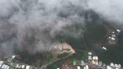 Bursa’da Uludağ’dan şehir merkezine doğru inen sis tabakası kentin birçok