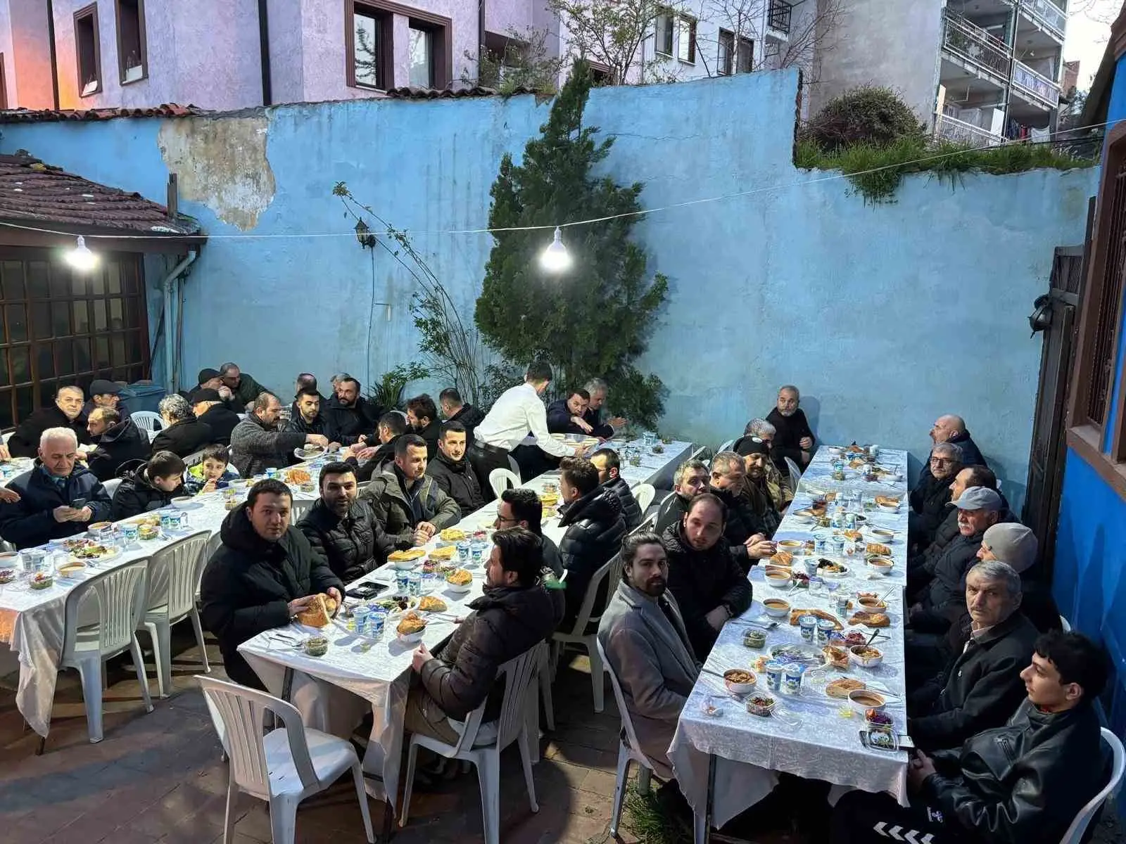 Vatan Sevdalıları Platformu ve Üftade Hazretleri gönüllüleri iftarda biraraya geldiler