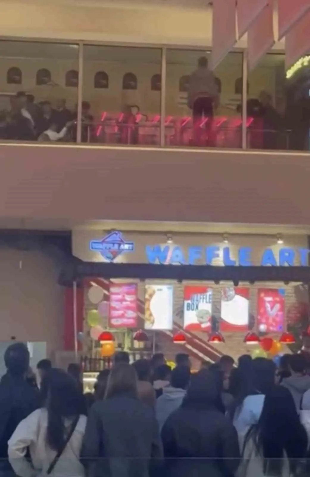 Bursa’daki Korupark AVM’de iki grup arasında çıkan kavga meydan muharebesi