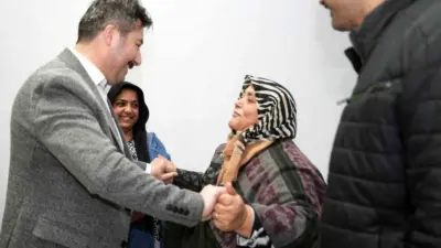 Yenişehir Belediye Başkanı Ercan Özel, vatandaşlarla sürekli bir araya gelerek