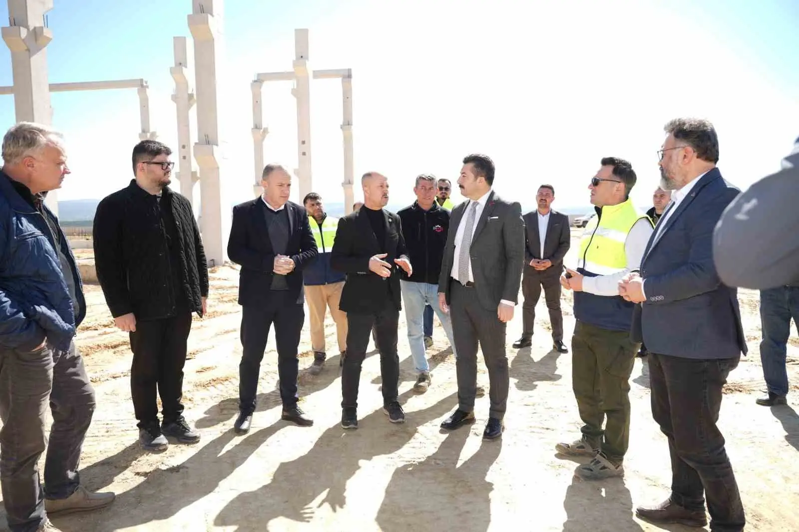 Yenişehir Belediye Başkanı Ercan Özel, Subaşı Mahallesi’nde yapımı hızla devam