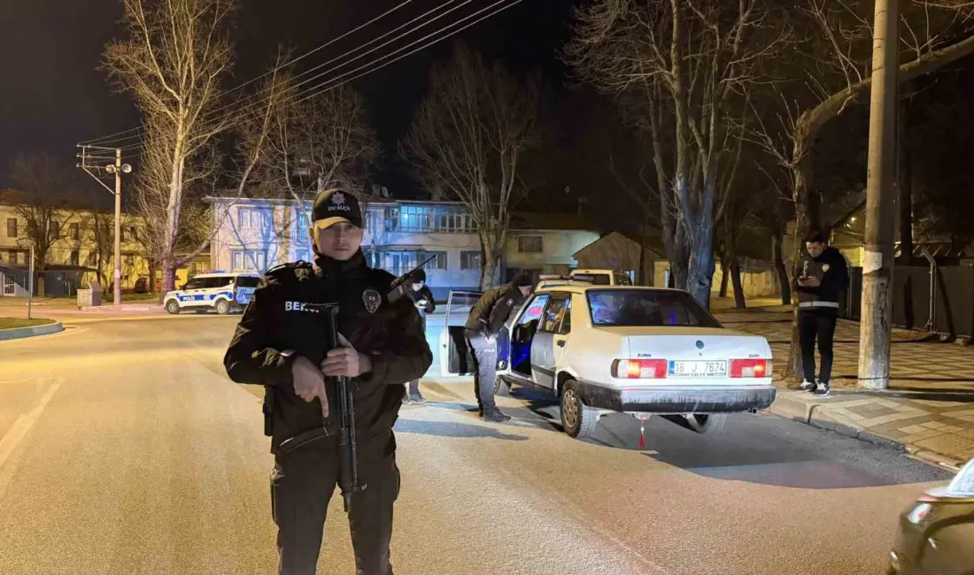 Bursa’da bayram arifesinde polis ekipleri tarafından gerçekleştirilen huzur ve güven