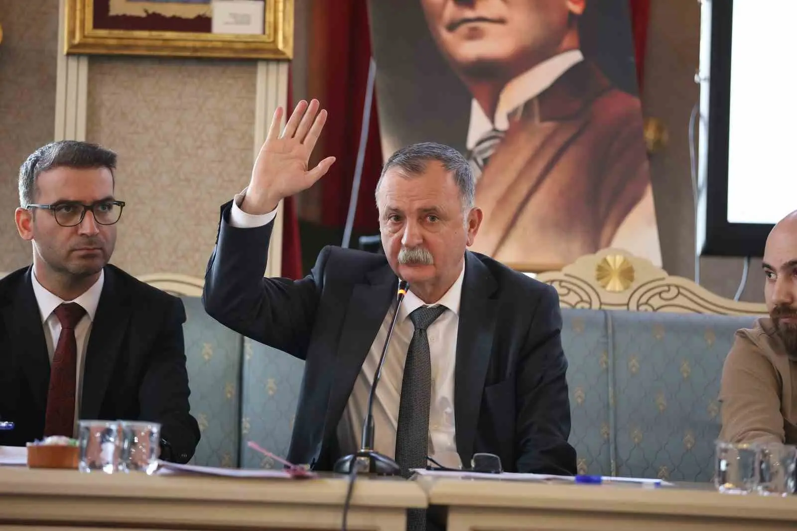 Yunusemre Belediye Meclisi, Belediye Başkanı Semih Balaban başkanlığında yapılan toplantıda