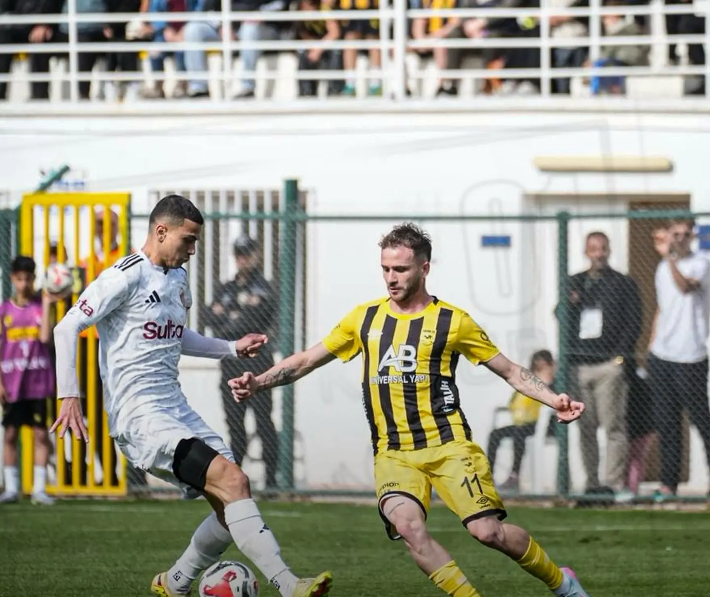 TFF 2. Lig’de oynanan karşılaşmada Adana 01 FK, sahasında İnegölspor’u