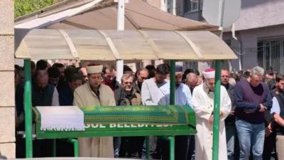 Bursa’nın İnegöl ilçesinde yokuş aşağı inerken freni patlayan vinçten atlayarak