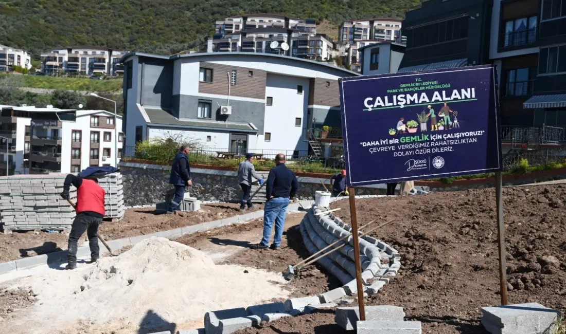 Gemlik Belediyesi Park ve Bahçeler Müdürlüğü ekipleri, ilçe genelinde yürüttükleri