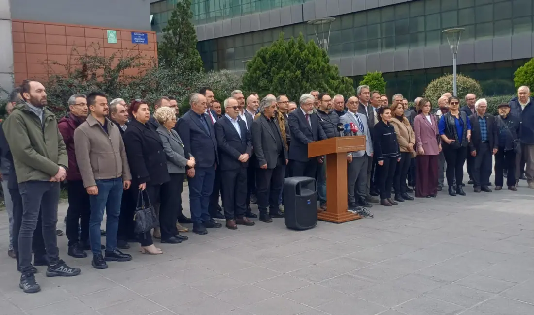 Bursa Büyükşehir Belediye Başkanı Mustafa Bozbey’in gözaltına alınmasının ardından DİSK,