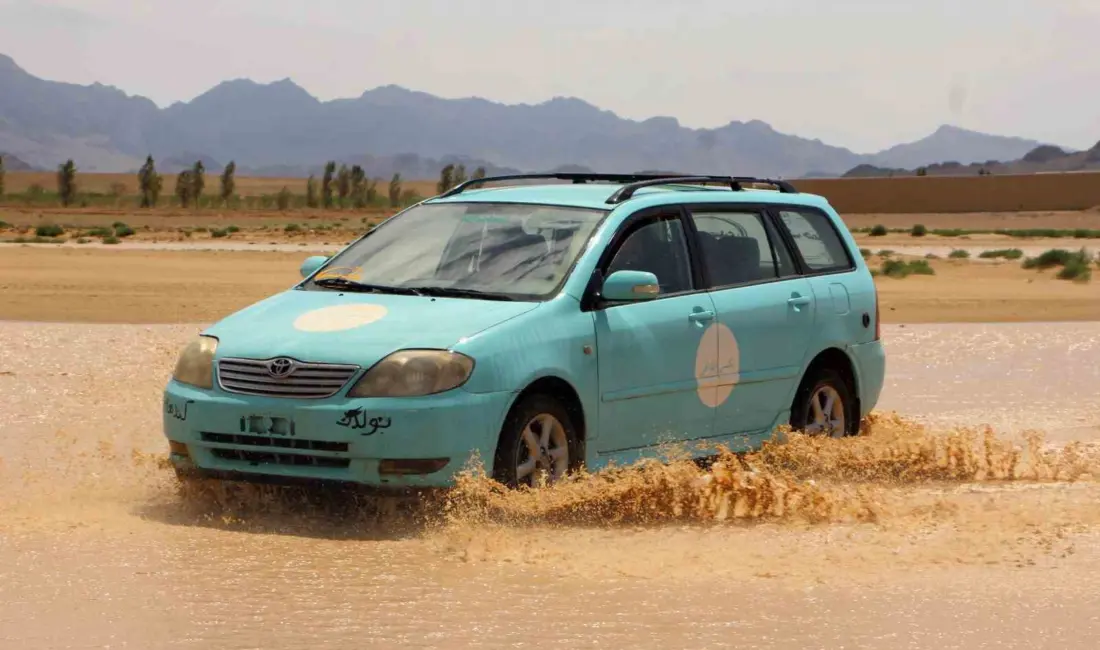 Afganistan’da etkisini sürdüren şiddetli yağışların yol açtığı sellerde 61 kişi