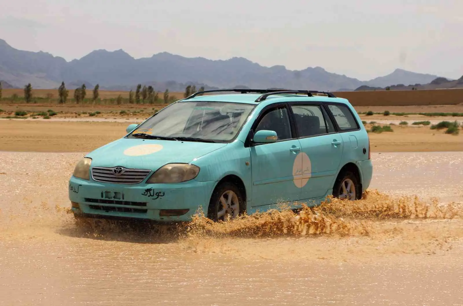 Afganistan’da etkisini sürdüren şiddetli yağışların yol açtığı sellerde 61 kişi