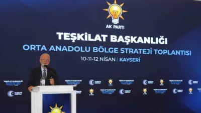 AK Parti Genel Başkanvekili Mustafa Elitaş, CHP Genel Başkanı Özgür