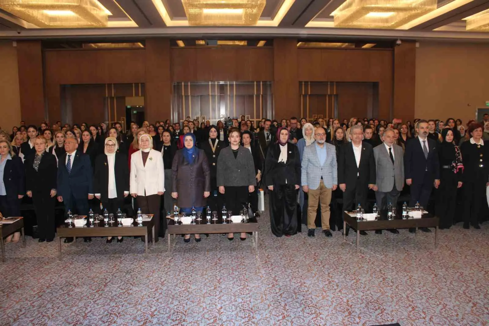 Kayseri’de düzenlenen Kadınlarla Ekonomi Buluşmaları’na katılan AK Parti Genel Merkez