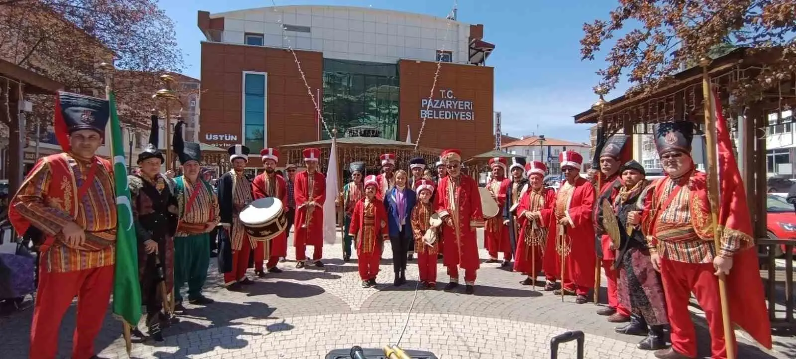 Gaziantep’te CHP’li vekillerin mehter marşı sırasında sırtlarını dönmelerinin ardından, Bilecik’in