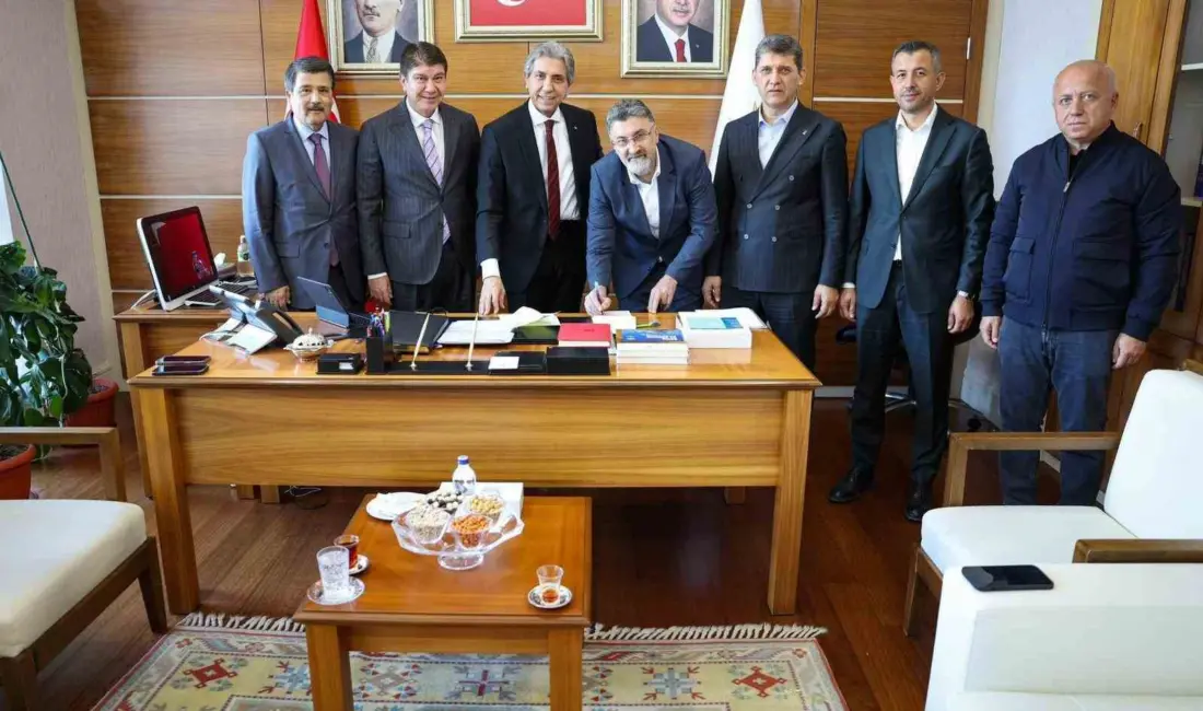 Adalet ve Kalkınma Partisi’ne (AK Parti) katılan Serik Belediye Başkanı