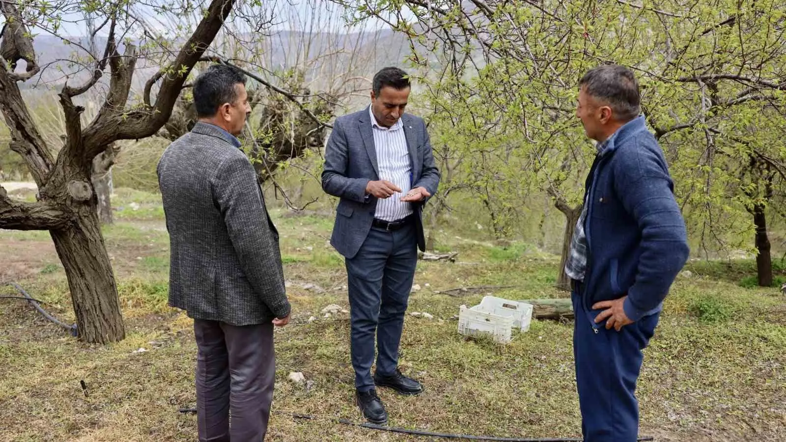Malatya’nın Akçadağ ilçe Belediye Başkanı Hasan Ulutaş, beraberindeki heyetle birlikte