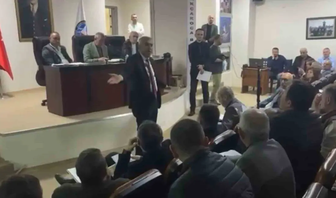 DÜZCE (İHA) – Düzce’de Akçakoca Belediyesi Meclis toplantısında CHP’li Belediye