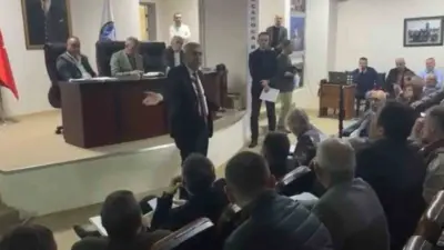 DÜZCE (İHA) – Düzce’de Akçakoca Belediyesi Meclis toplantısında CHP’li Belediye