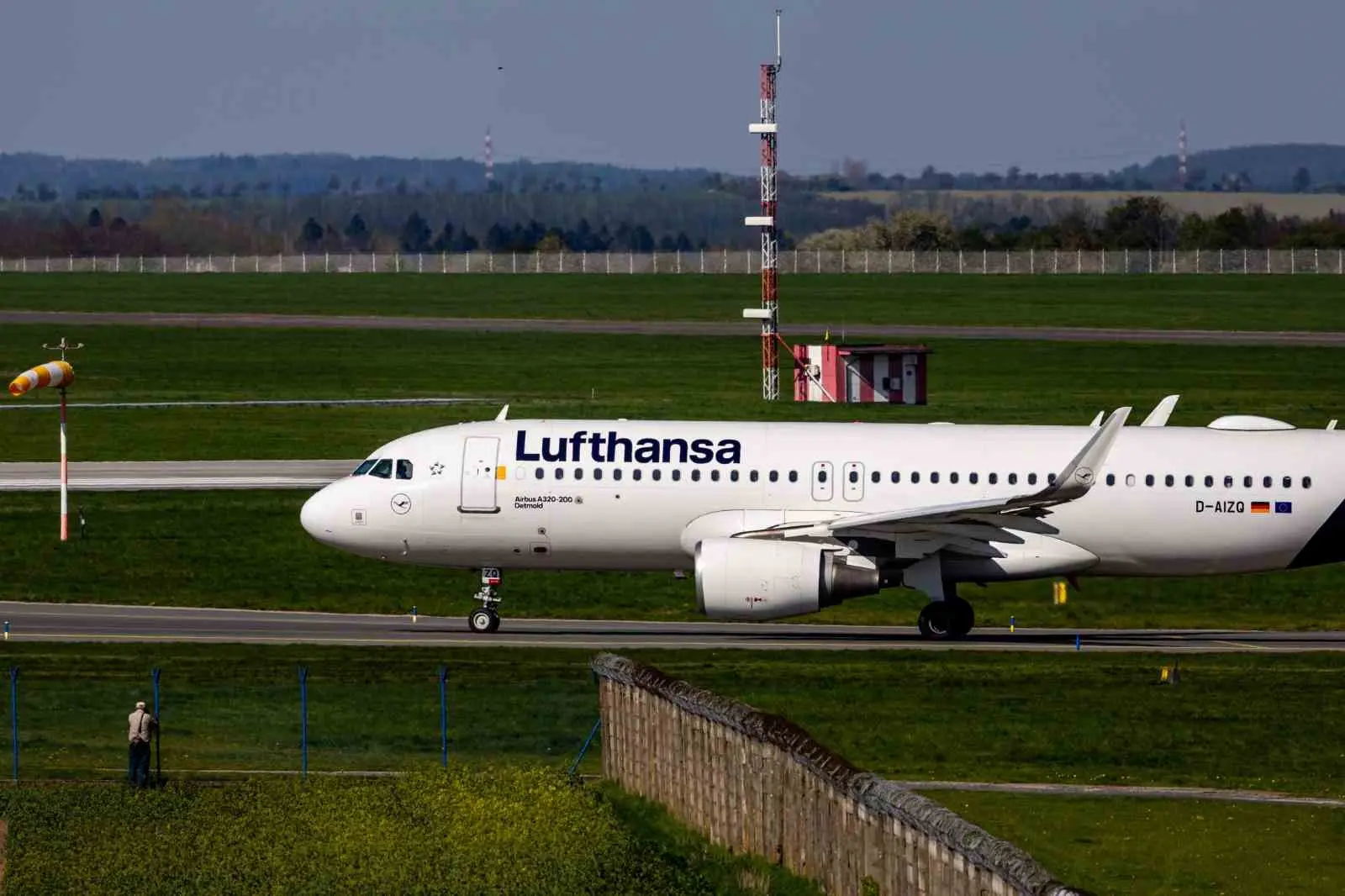 Alman havayolu şirketi Lufthansa, 19 Mayıs’tan itibaren dizüstü bilgisayar ve