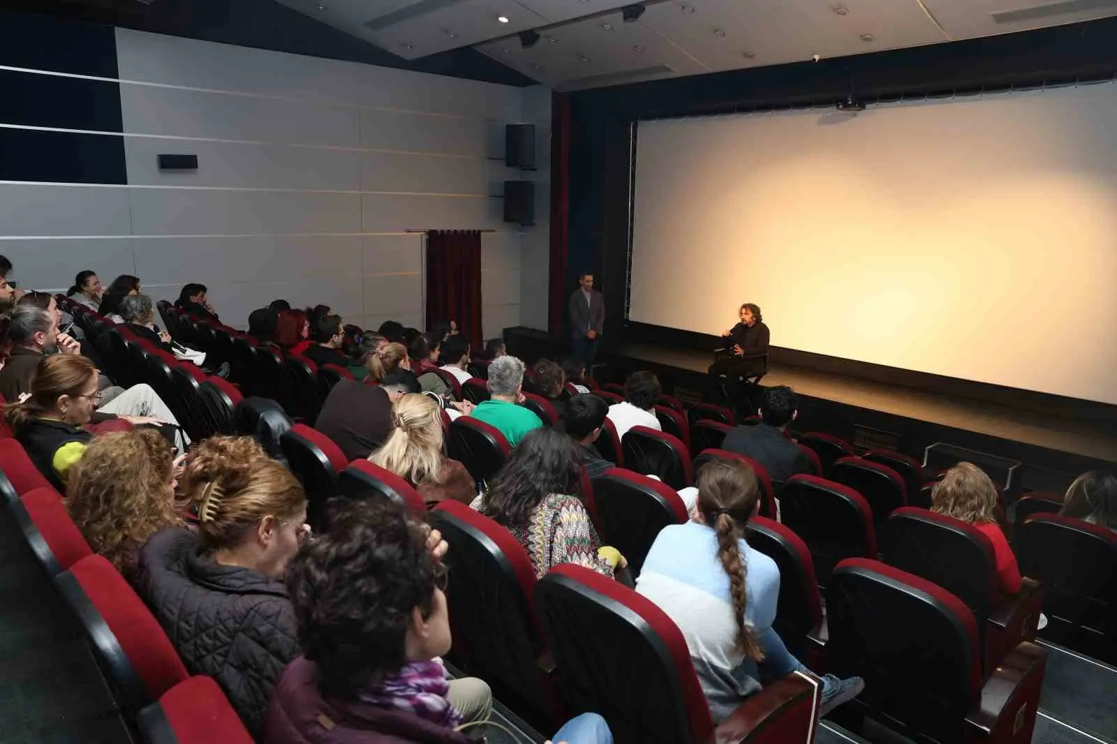 Nilüfer Belediyesi tarafından düzenlenen ‘Bir Yönetmen Bir Söyleşi’ etkinliğinin bu