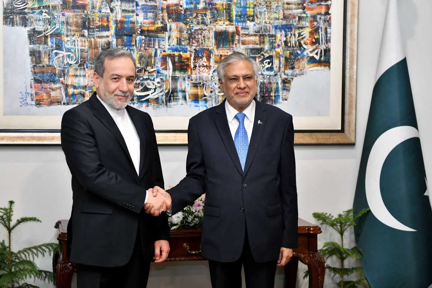 İran Dışişleri Bakanı Abbas Arakçi, Pakistan Dışişleri Bakanı Muhammed Ishaq