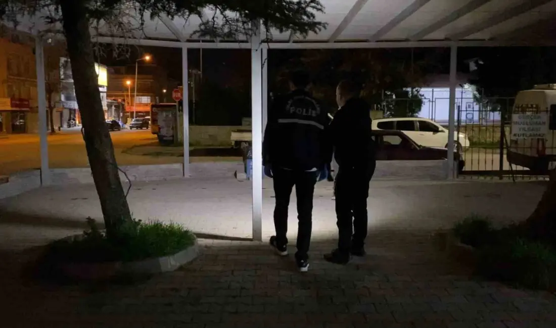 Bursa’nın İnegöl ilçesinde iki genç kız arasında çıkan kavga kanlı