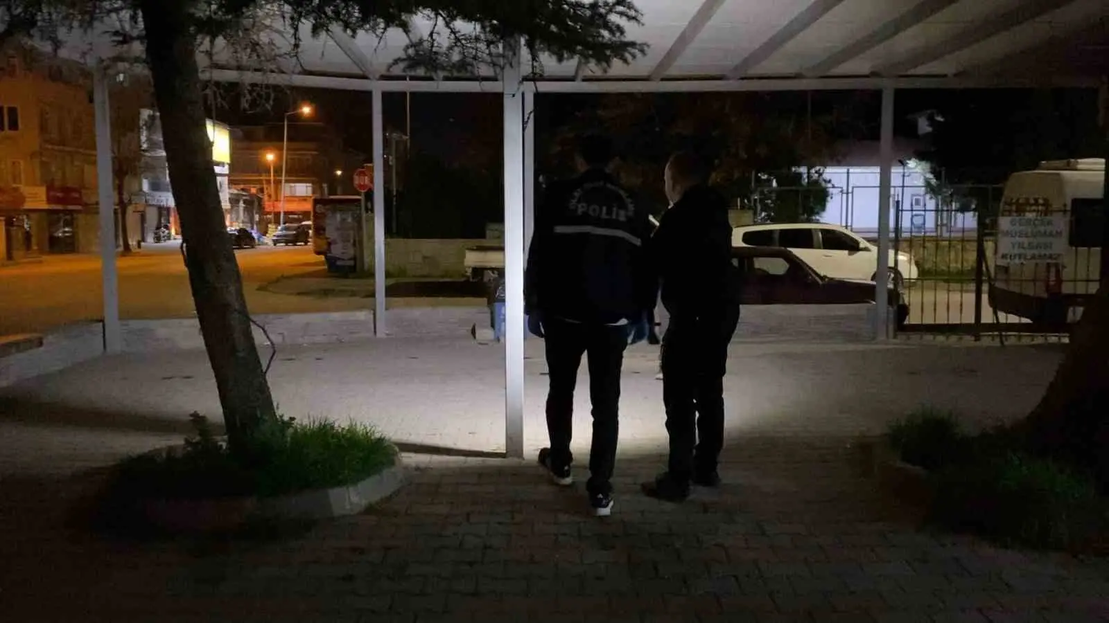 Bursa’nın İnegöl ilçesinde iki genç kız arasında çıkan kavga kanlı