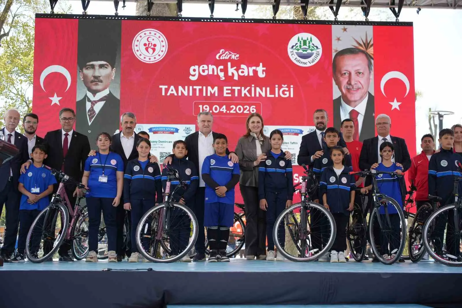 Gençlik ve Spor Bakanı Osman Aşkın Bak, “Ailelere şunu söylüyoruz,