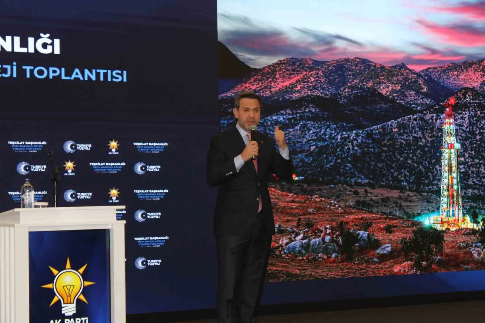 Kayseri’de düzenlenen Orta Anadolu Bölge Stratejisi Toplantısı’na katılan Enerji ve