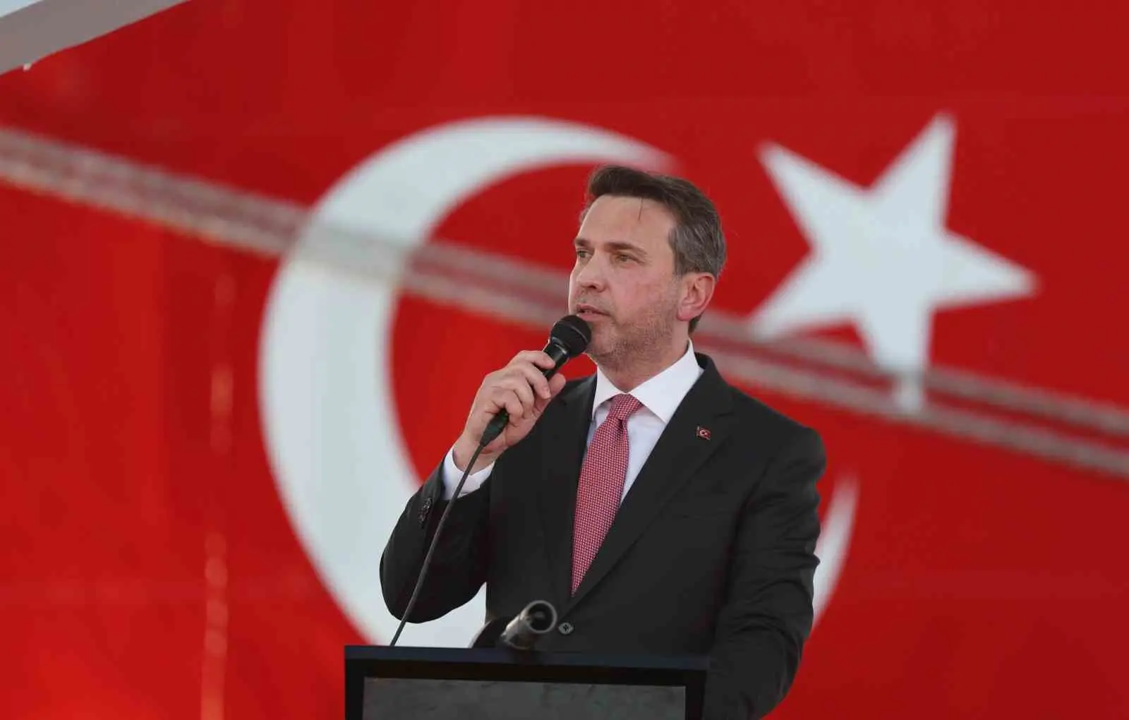 Enerji ve Tabii Kaynaklar Bakanı Alparslan Bayraktar, Somali’ye gerçekleştirdiği resmi