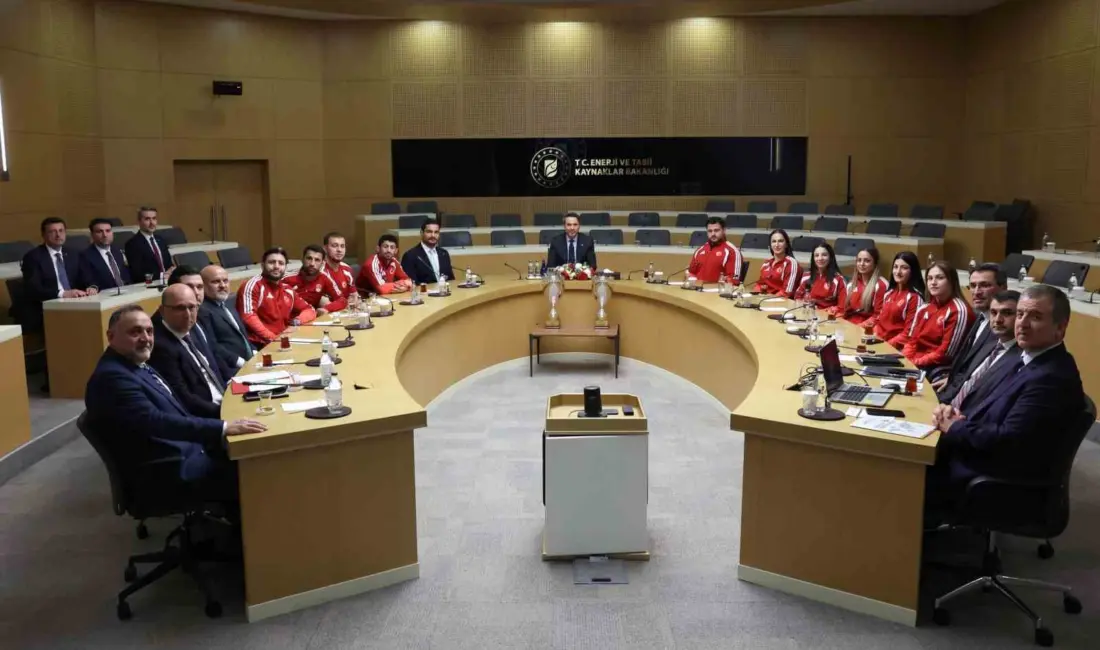 Enerji ve Tabii Kaynaklar Bakanı Alparslan Bayraktar, Avrupa güreş şampiyonalarında