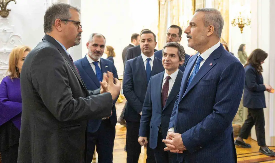 Dışişleri Bakanı Hakan Fidan, Birleşik Krallık’ta yaşayan Türk vatandaşları ve