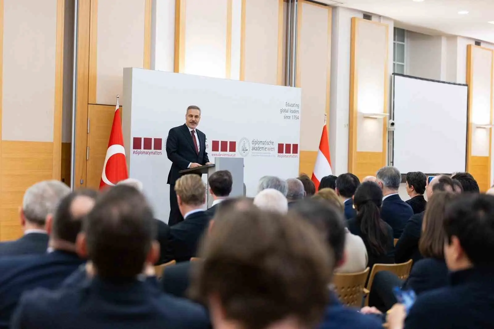 Dışişleri Bakanı Hakan Fidan, resmi ziyarette bulunduğu Avusturya’nın başkenti Viyana’daki