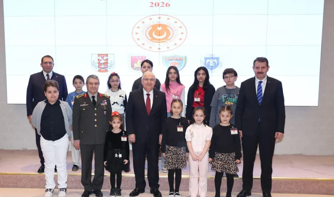 Milli Savunma Bakanı Yaşar Güler, şehit ve gazilerin çocuklarıyla bir