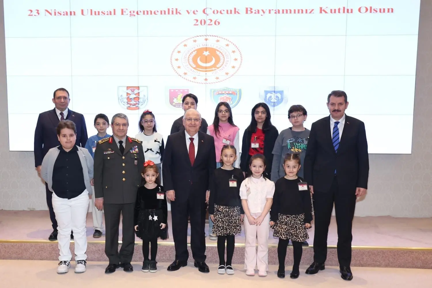 Milli Savunma Bakanı Yaşar Güler, şehit ve gazilerin çocuklarıyla bir