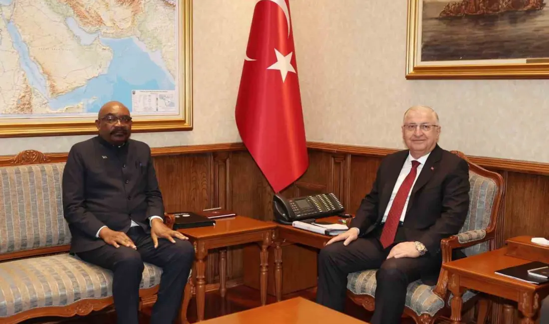 Milli Savunma Bakanı Yaşar Güler, Zambiya Savunma Bakanı Ambrose Lwiji