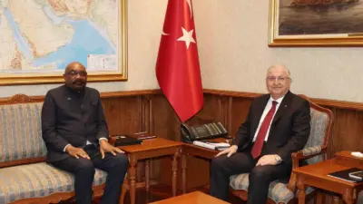 Milli Savunma Bakanı Yaşar Güler, Zambiya Savunma Bakanı Ambrose Lwiji