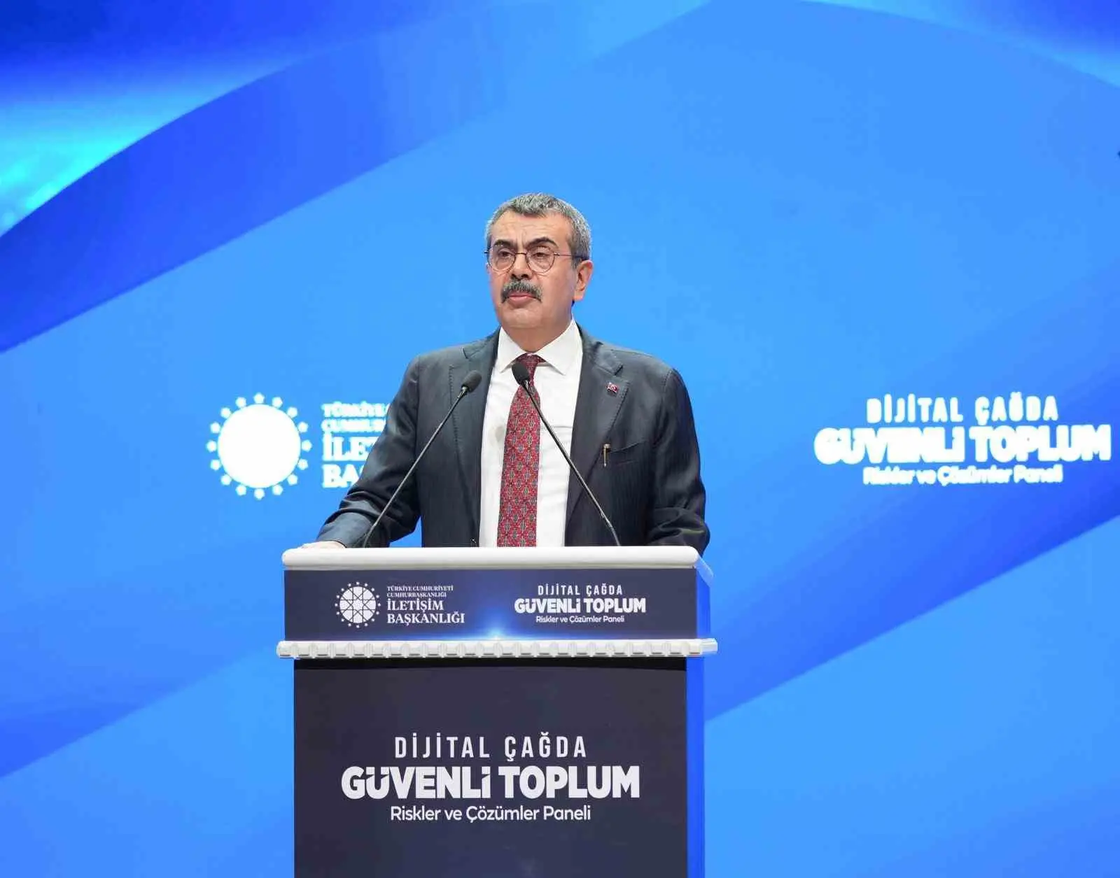 Milli Eğitim Bakanı Yusuf Tekin, “Evlatlarımızın güvenliği, öğretmenlerimizin huzur içinde