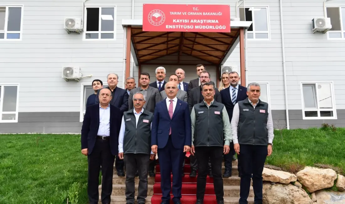 Malatya Büyükşehir Belediye Başkanı Sami Er, Kayısı Araştırma Enstitüsü’nün kente