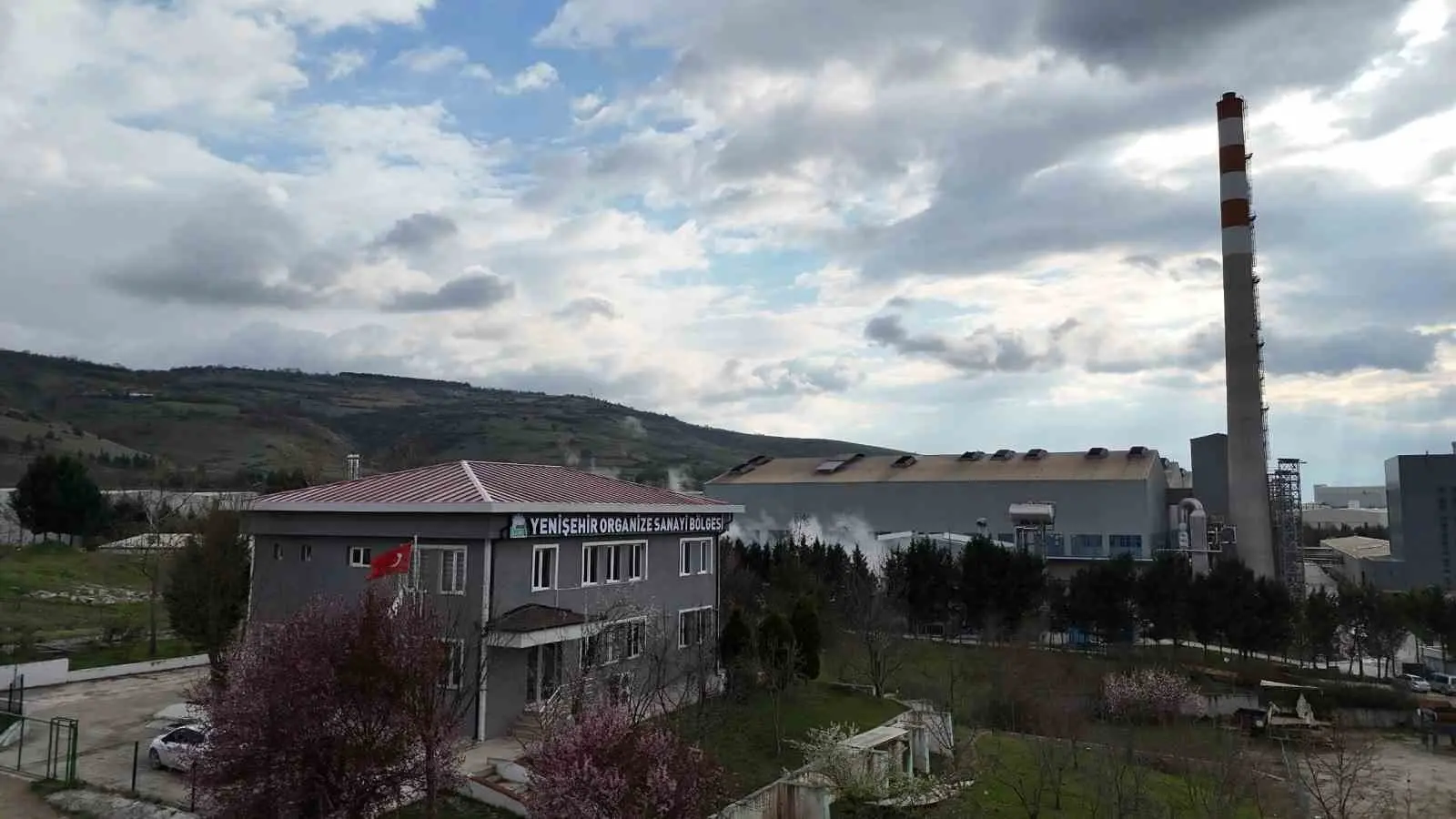 Yenişehir Belediye Başkanı Ercan Özel, ilçenin tarım ve sanayiyle büyüdüğünü