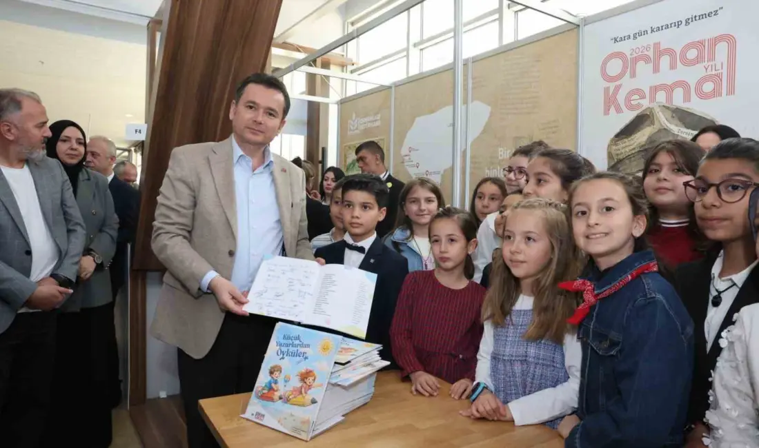 Bursa 23. Kitap Fuarı’nı ziyaret eden Osmangazi Belediye Başkanı Erkan