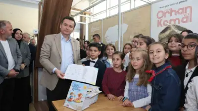 Bursa 23. Kitap Fuarı’nı ziyaret eden Osmangazi Belediye Başkanı Erkan