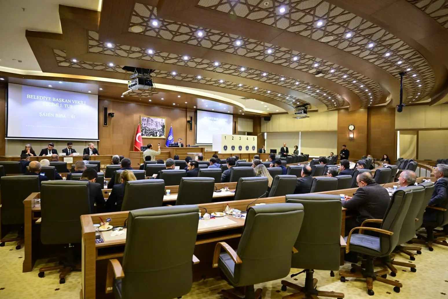 Mustafa Bozbey’in tutuklanıp görevden uzaklaştırılmasının ardından Bursa Büyükşehir Belediye Meclisinde