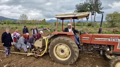Denizli’nin Beyağaç ilçesinde tütün dikimi başladı. Belediye Başkanı Sezayi Pütün,