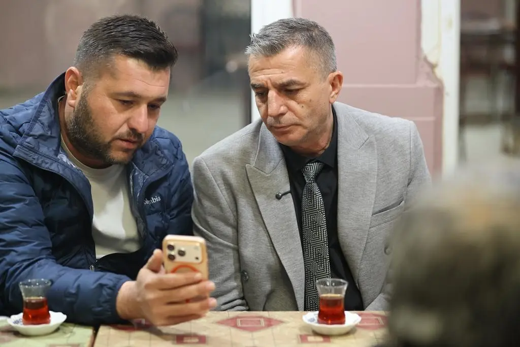 Şehzadeler Belediye Başkanı Hakan Şimşek, Tepecik ve Tilkisüleymaniye mahallelerinde vatandaşlarla