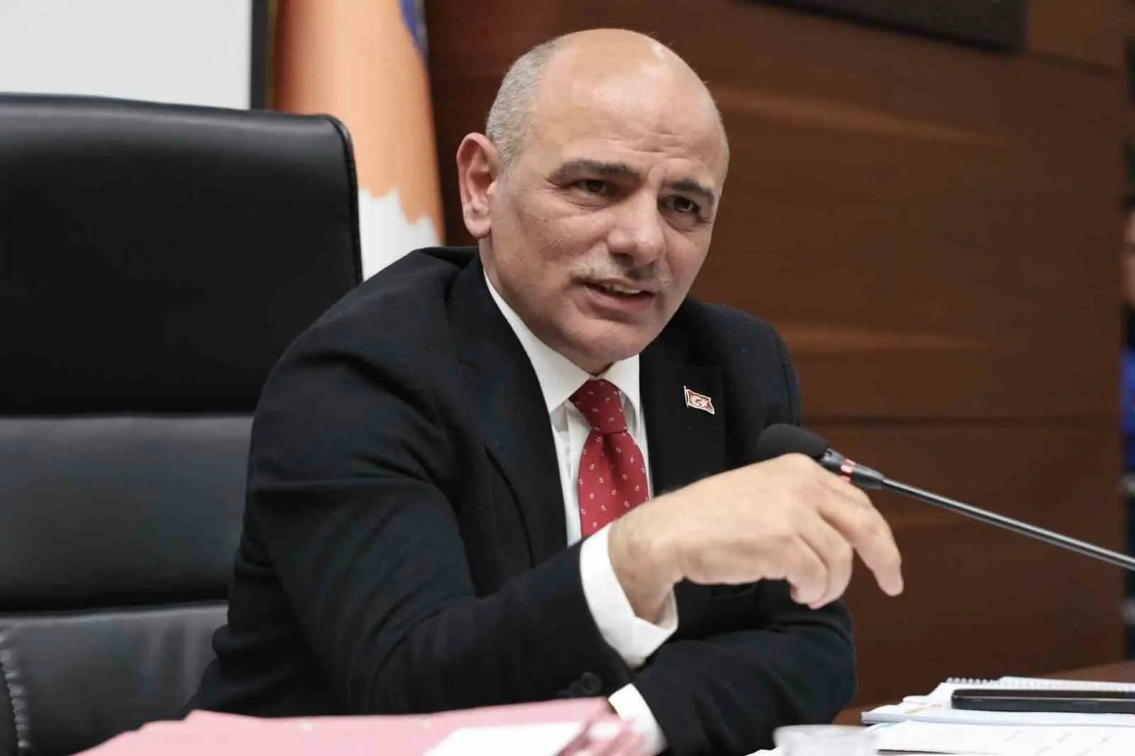 Körfez Belediye Başkanı Şener Söğüt, “2 bin 450 liraya çikolata