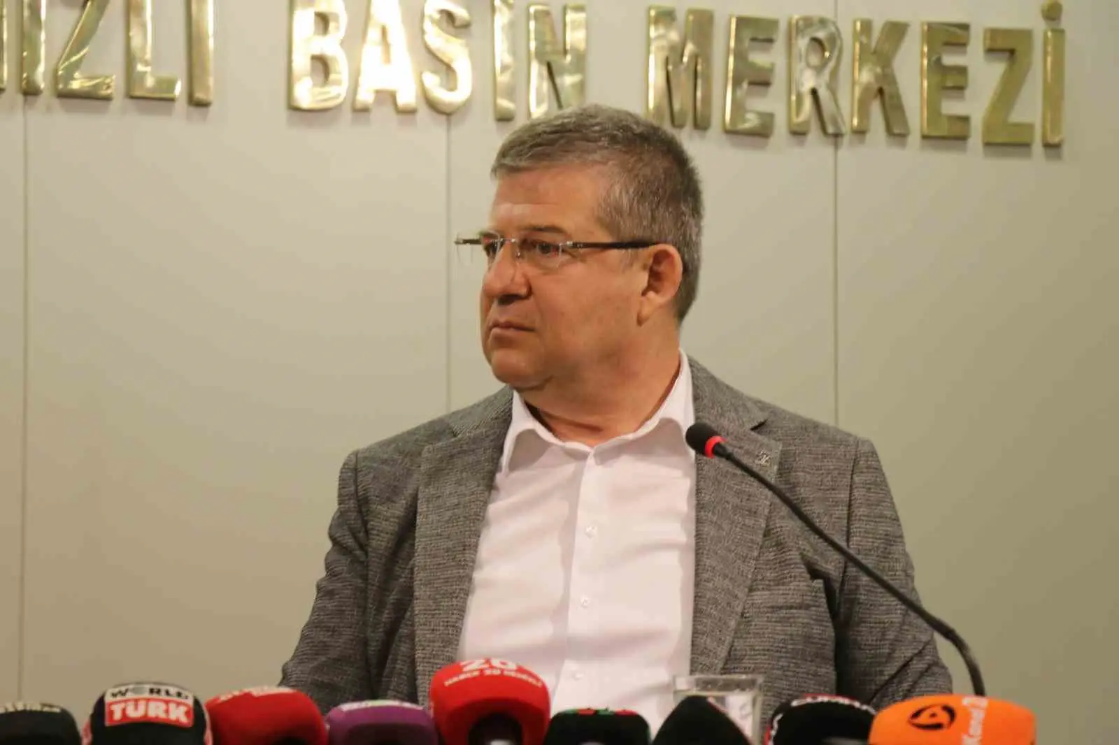 Denizli Gazeteciler Cemiyeti ziyareti sırasında Denizli Büyükşehir Belediyesi Meclisinde Babadağ