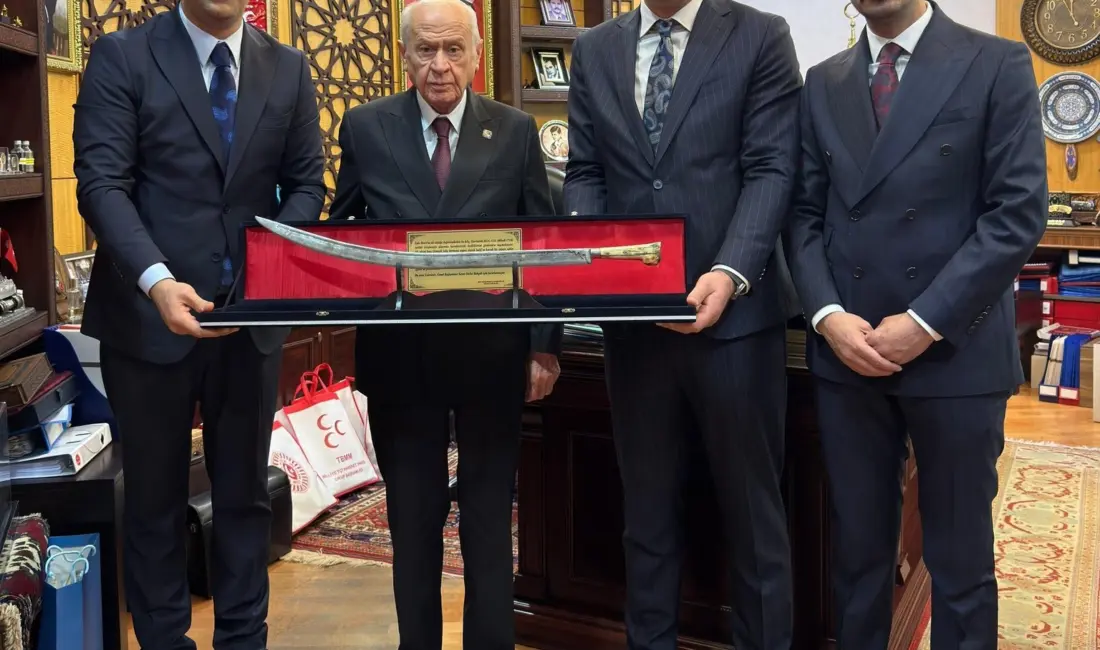 Milliyetçi Hareket Partisi Erzurum İl Başkanı Adem Yurdagül ve beraberindeki