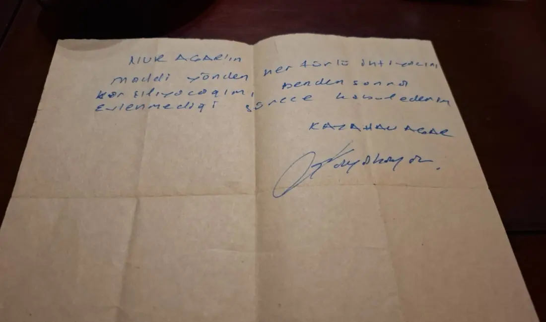 Beste Açar, 3 Nisan 2015’te hayatını kaybeden babası Kayahan’ın şarkılarının